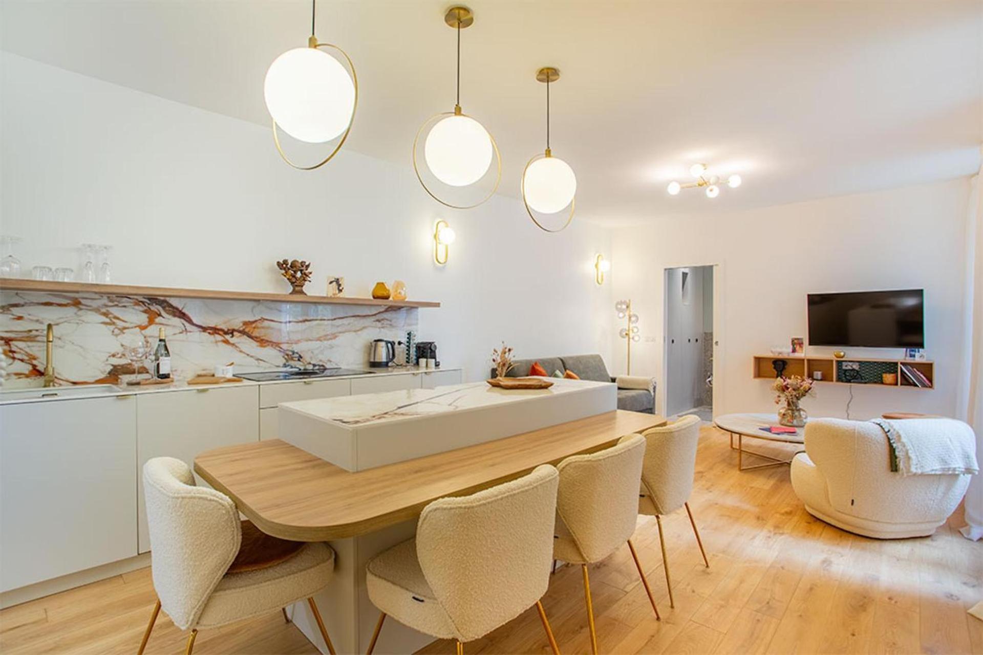 Apartment Montmartre Rochechouart - 1 Bed Sleeps 2